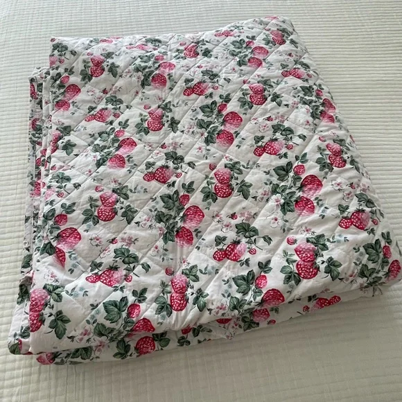 Cath Kidston Floral Strawberry queen size Quilt + 2 shams - like new - Picture 2 of 6